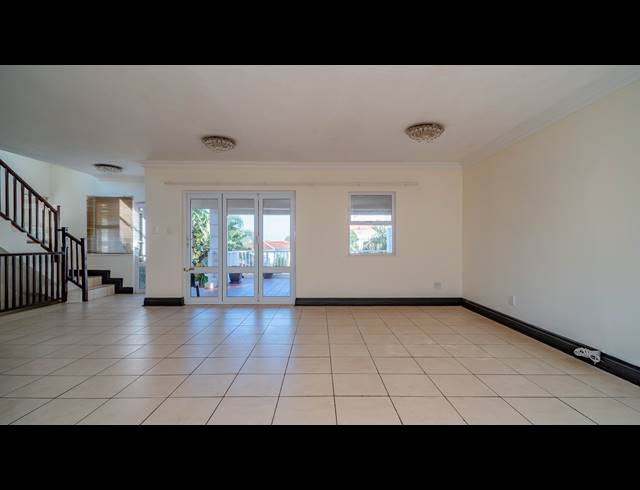 4 BEDROOM APARTMENT FOR SALE IN LA LUCIA